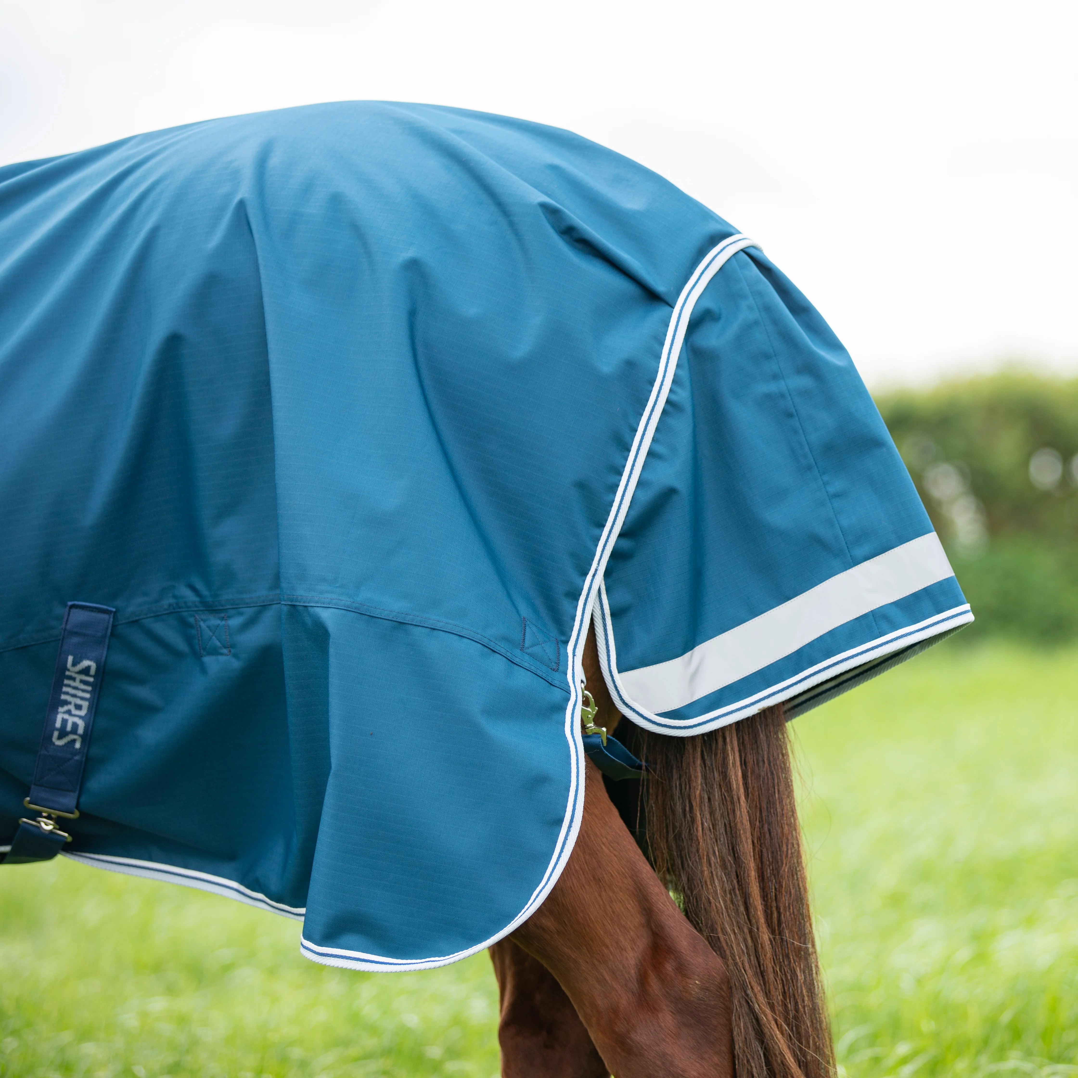 Shires Highlander Original 50 Turnout Rug & Neck Set - Image 5