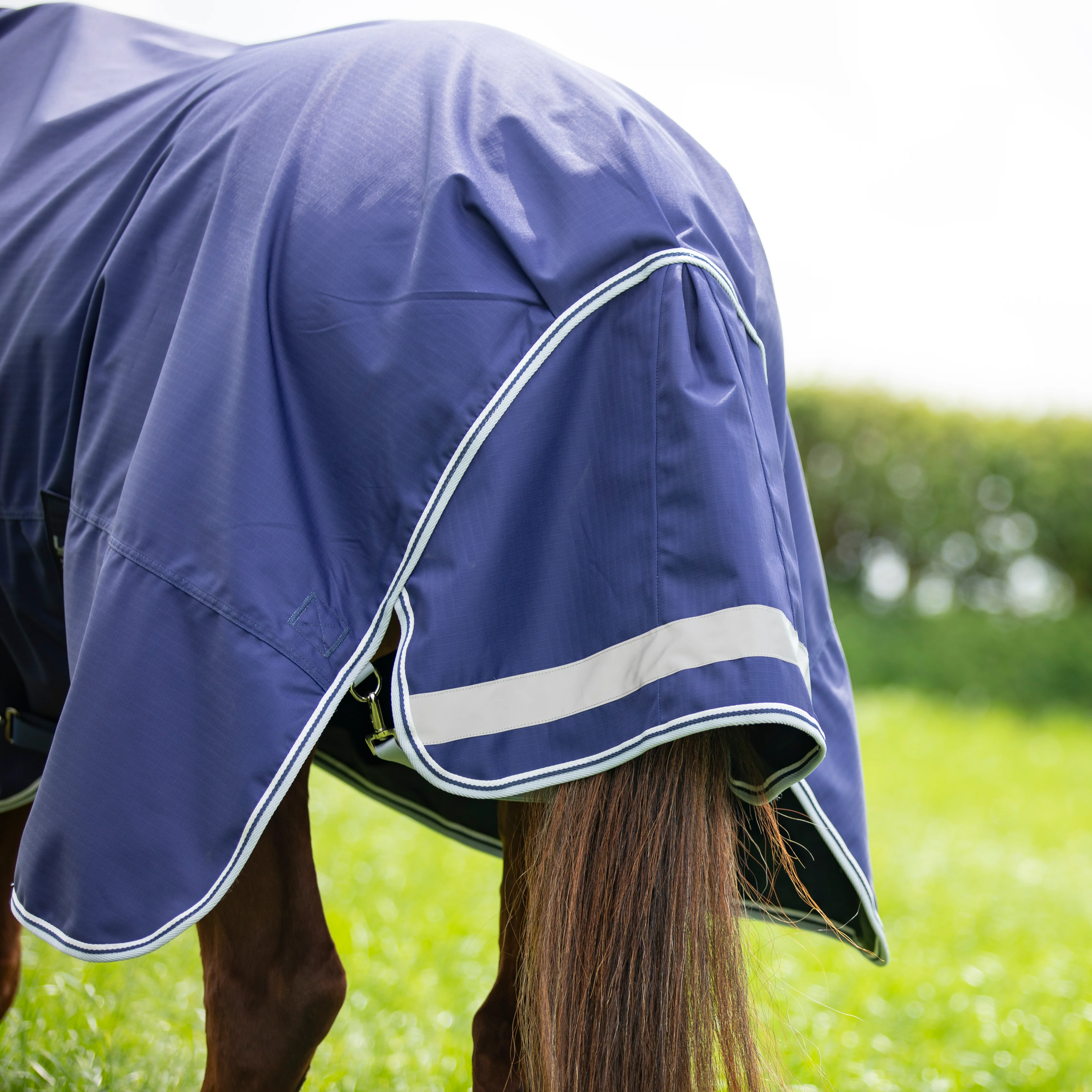 Shires Highlander Original Lite Turnout Rug - Image 4